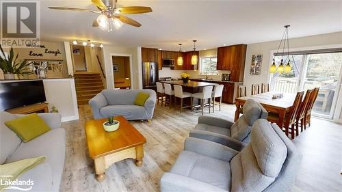 705 Old North Road, Huntsville, ON - Indoor Photo Showing Living Room