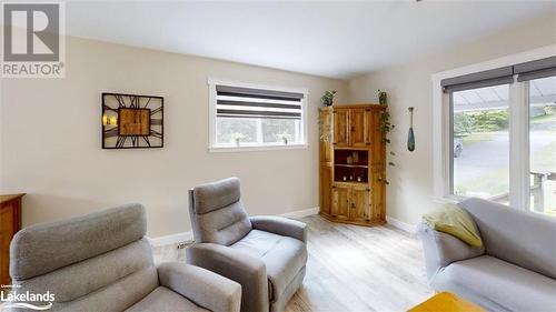 705 Old North Road, Huntsville, ON - Indoor Photo Showing Living Room