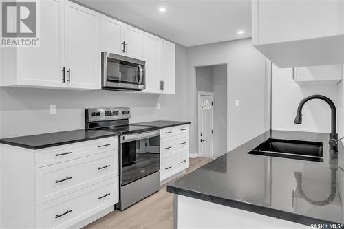 2036 Ottawa Street, Regina, SK - Indoor Photo Showing Kitchen