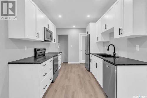 2036 Ottawa Street, Regina, SK - Indoor Photo Showing Kitchen With Upgraded Kitchen