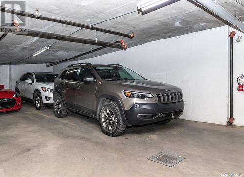 506 157 2Nd Avenue N, Saskatoon, SK - Indoor Photo Showing Garage