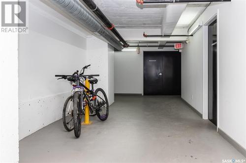 506 157 2Nd Avenue N, Saskatoon, SK - Indoor Photo Showing Garage