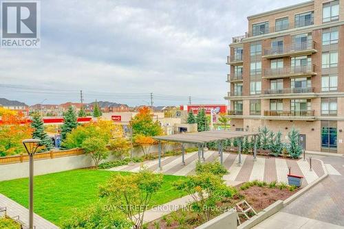 235 - 540 Bur Oak Avenue, Markham (Berczy), ON - Outdoor