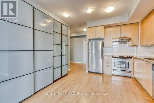 235 - 540 Bur Oak Avenue, Markham (Berczy), ON - Indoor Photo Showing Kitchen