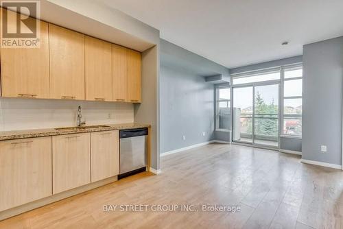 235 - 540 Bur Oak Avenue, Markham (Berczy), ON - Indoor Photo Showing Kitchen