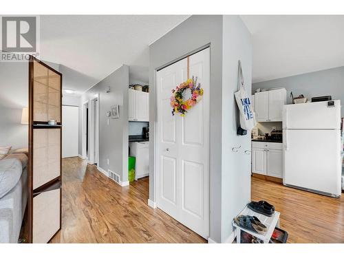 387 Monmouth Drive, Kamloops, BC - Indoor Photo Showing Kitchen