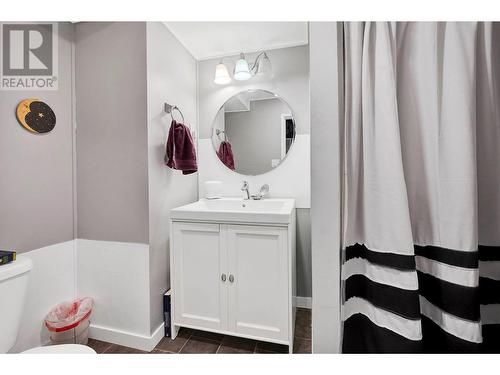 387 Monmouth Drive, Kamloops, BC - Indoor Photo Showing Bathroom