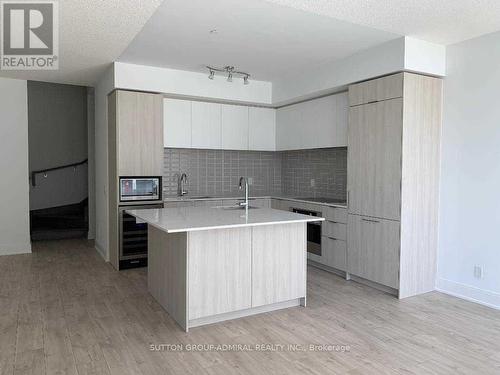 Th107 - 70 Annie Craig Drive, Toronto, ON - Indoor Photo Showing Kitchen With Upgraded Kitchen