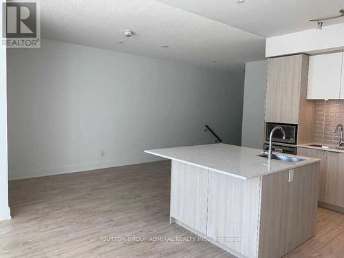 Th107 - 70 Annie Craig Drive, Toronto, ON - Indoor Photo Showing Kitchen