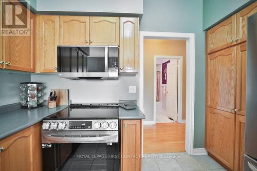 10 Tropicana Gardens, Brampton (Sandringham-Wellington), ON - Indoor Photo Showing Kitchen