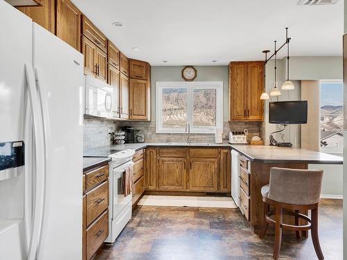 357 Ridge Road, Kamloops, BC - Indoor Photo Showing Kitchen