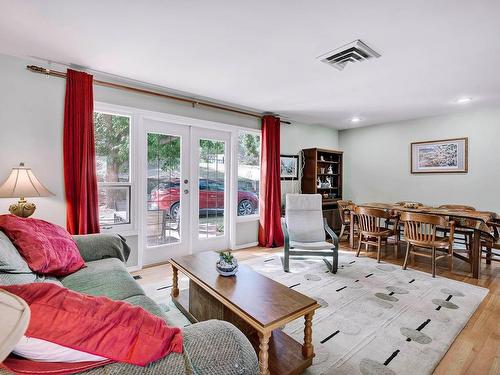 357 Ridge Road, Kamloops, BC - Indoor Photo Showing Living Room