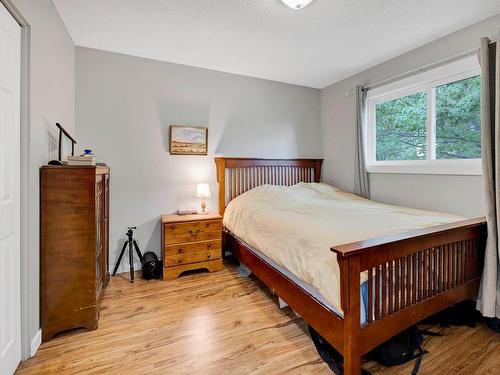 387 Monmouth Drive, Kamloops, BC - Indoor Photo Showing Bedroom