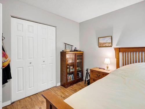 387 Monmouth Drive, Kamloops, BC - Indoor Photo Showing Bedroom