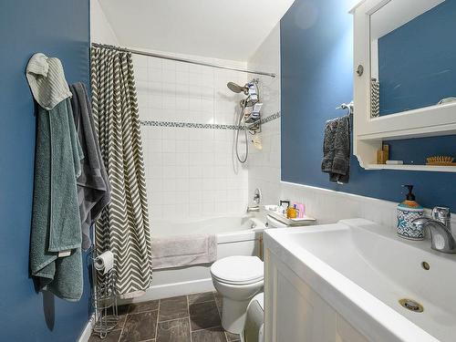 387 Monmouth Drive, Kamloops, BC - Indoor Photo Showing Bathroom