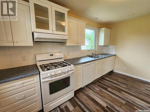 809 Garnet Street, Grenfell, SK - Indoor Photo Showing Kitchen With Double Sink