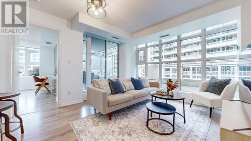 741 - 38 Grand Magazine Street, Toronto (Niagara), ON - Indoor Photo Showing Living Room