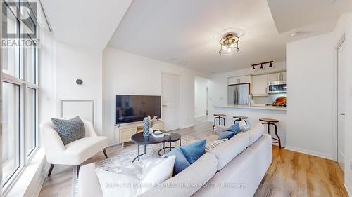 741 - 38 Grand Magazine Street, Toronto (Niagara), ON - Indoor Photo Showing Living Room