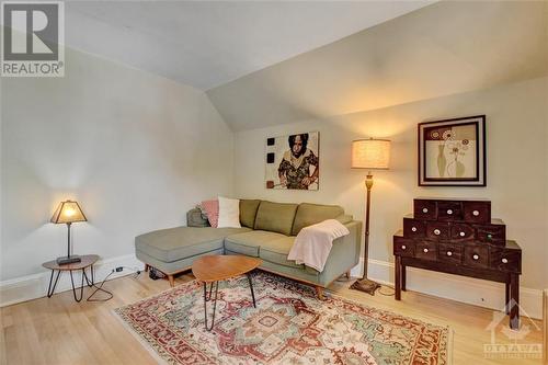 26 Second Avenue, Ottawa, ON - Indoor Photo Showing Living Room