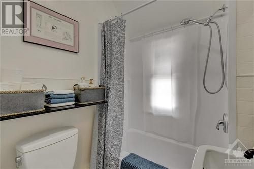 26 Second Avenue, Ottawa, ON - Indoor Photo Showing Bathroom