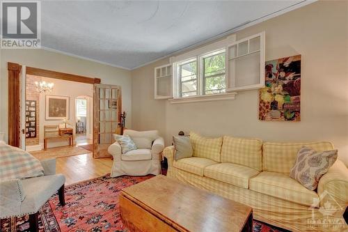 26 Second Avenue, Ottawa, ON - Indoor Photo Showing Living Room