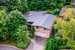 1 Hillcrest Court  Hamilton, ON L8P 2X7