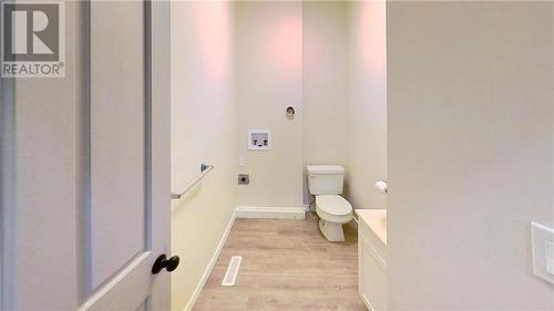 10 Millville Avenue, Cornwall, ON - Indoor Photo Showing Bathroom