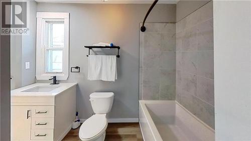 10 Millville Avenue, Cornwall, ON - Indoor Photo Showing Bathroom