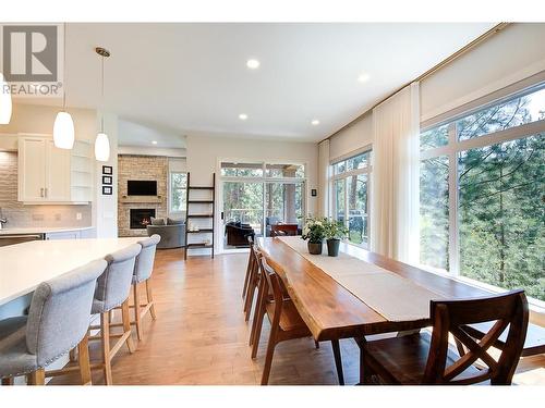 4048 Gallaghers Terrace, Kelowna, BC - Indoor Photo Showing Dining Room