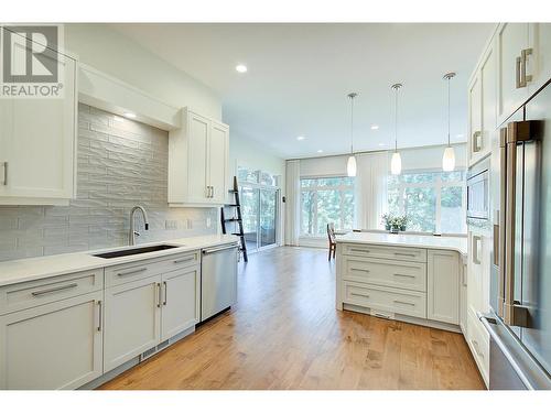 4048 Gallaghers Terrace, Kelowna, BC - Indoor Photo Showing Kitchen With Upgraded Kitchen