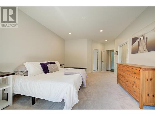 4048 Gallaghers Terrace, Kelowna, BC - Indoor Photo Showing Bedroom