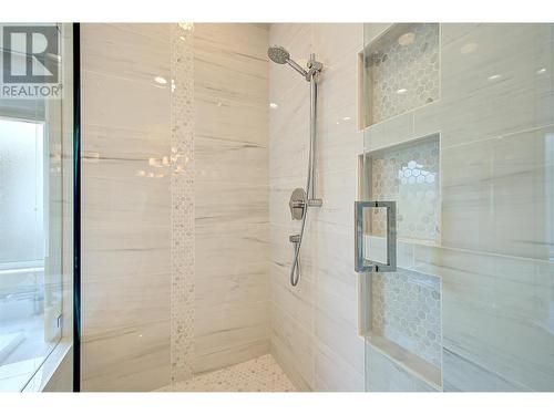 4048 Gallaghers Terrace, Kelowna, BC - Indoor Photo Showing Bathroom