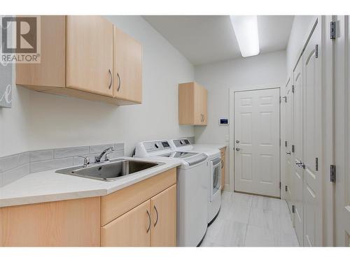 4048 Gallaghers Terrace, Kelowna, BC - Indoor Photo Showing Laundry Room