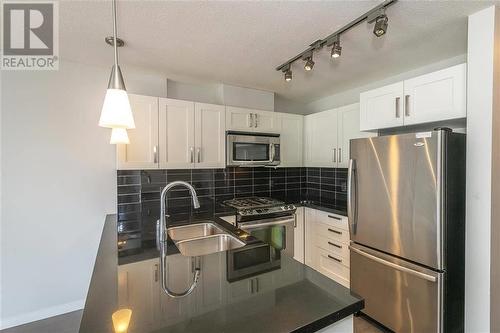 2105 2133 Douglas Road, Burnaby, BC - Indoor Photo Showing Kitchen With Stainless Steel Kitchen With Double Sink With Upgraded Kitchen