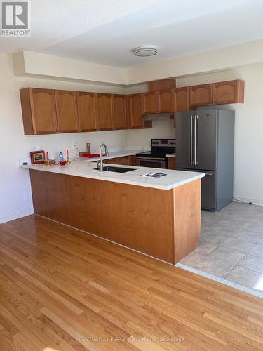 96 Hawkes Drive, Richmond Hill, ON - Indoor Photo Showing Kitchen With Double Sink