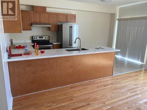 96 Hawkes Drive, Richmond Hill, ON - Indoor Photo Showing Kitchen