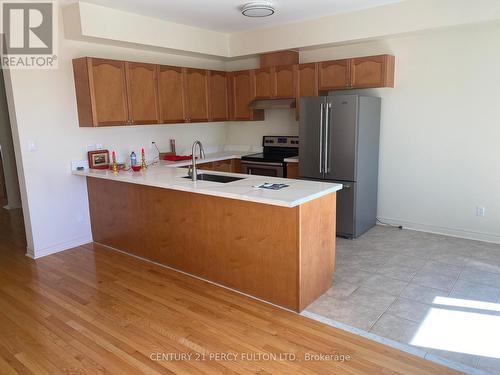 96 Hawkes Drive, Richmond Hill, ON - Indoor Photo Showing Kitchen