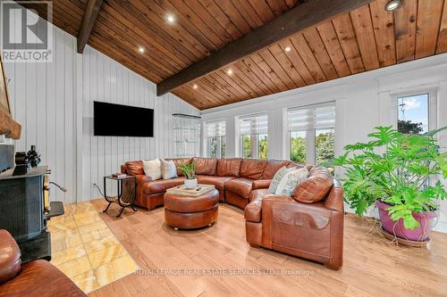 9256 First Line, Milton, ON - Indoor Photo Showing Living Room