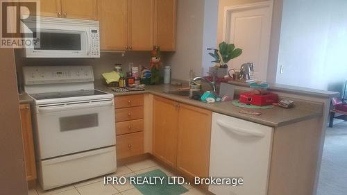 602 - 2545 Erin Centre Boulevard, Mississauga (Central Erin Mills), ON - Indoor Photo Showing Kitchen