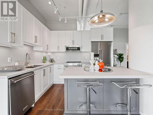 606 - 2 Fieldway Road, Toronto, ON - Indoor Photo Showing Kitchen With Double Sink With Upgraded Kitchen