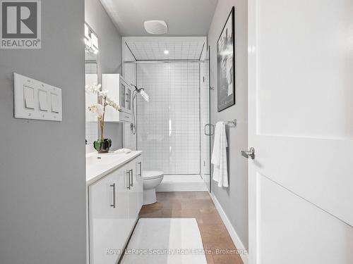 606 - 2 Fieldway Road, Toronto, ON - Indoor Photo Showing Bathroom