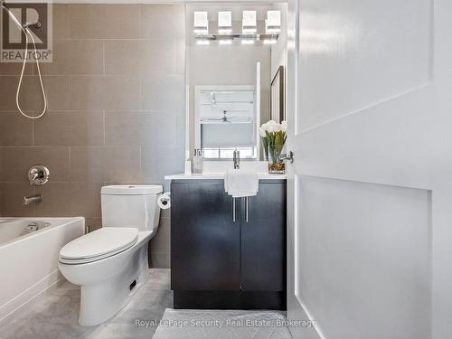 606 - 2 Fieldway Road, Toronto, ON - Indoor Photo Showing Bathroom