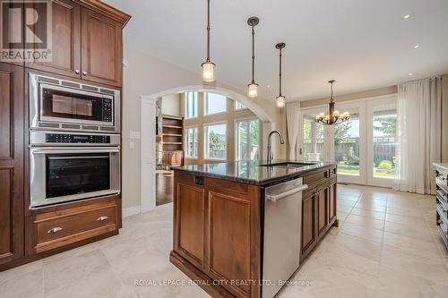 8 Paddison Court, Guelph (Village), ON - Indoor Photo Showing Kitchen With Upgraded Kitchen