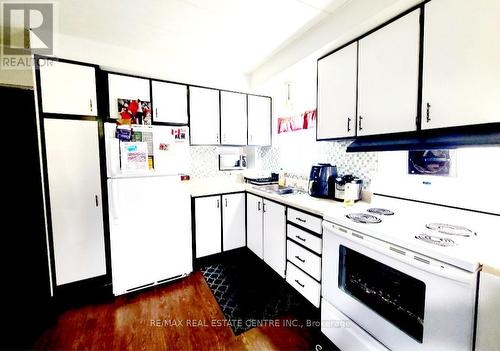 4407 Timothy Lane, Lincoln, ON - Indoor Photo Showing Kitchen