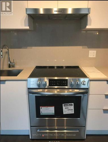 803 - 25 Richmond Street E, Toronto, ON - Indoor Photo Showing Kitchen