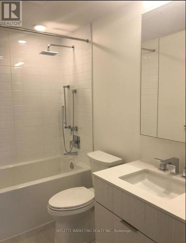 803 - 25 Richmond Street E, Toronto, ON - Indoor Photo Showing Bathroom