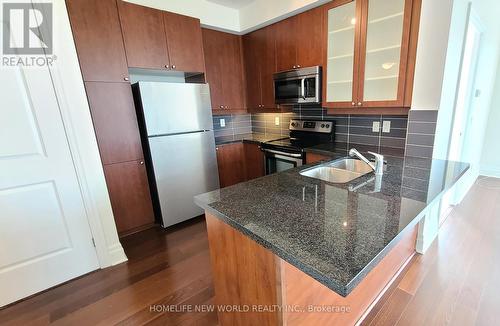 902 - 131 Upper Duke Crescent, Markham (Unionville), ON - Indoor Photo Showing Kitchen With Double Sink