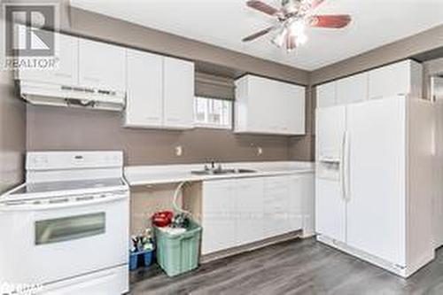 43 Laidlaw Drive, Barrie, ON - Indoor Photo Showing Kitchen