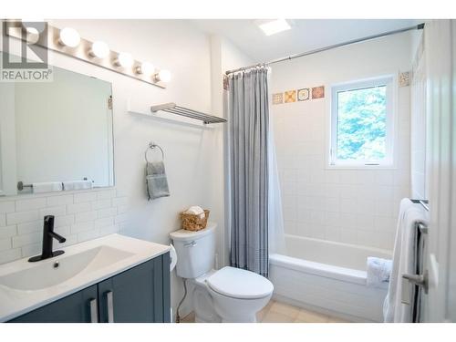 4161 Heroux  Road, Nelson, BC - Indoor Photo Showing Bathroom