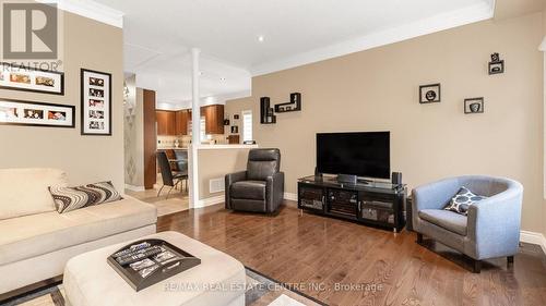 491 Willmott Crescent, Milton, ON - Indoor Photo Showing Living Room